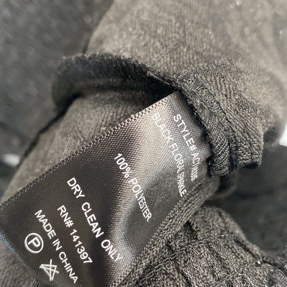 (B29) ASTR the Label Remi Puff Sleeve Black Floral Sparkle Top, Size M, NWT - Picture 13 of 16